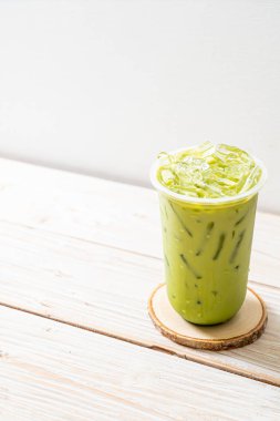 buzlu Matcha latte yeşil çay
