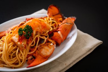 ıstakoz spagetti karides yumurta ile