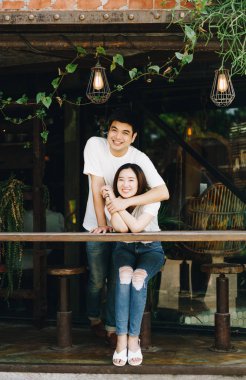 Asyalı mutlu bir çift. 