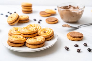 kahve kremalı kurabiyeler