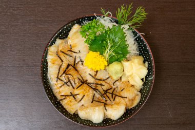 engawa pirinç kase (donburi tepesinde)