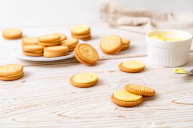 tereyağı krema ile çerezleri