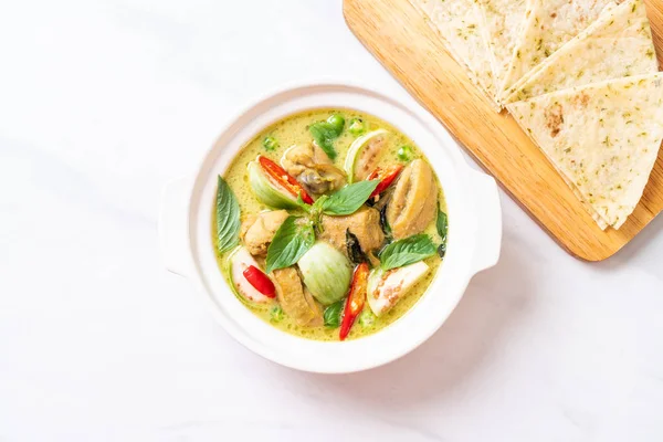 Roti y Curry Verde con Pollo —  Fotos de Stock