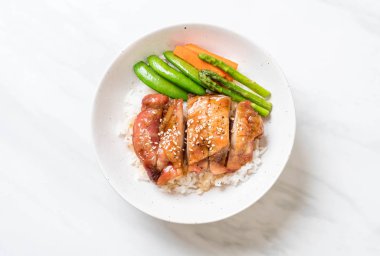 Teriyaki tavuk pilav kasesi