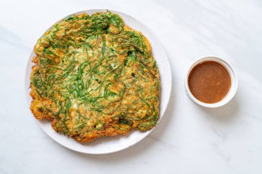  Kızarmış yumurta ve baharatlı karides hamur tırmanma