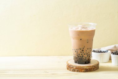 Kabarcıklar ile Tayvan süt çayı