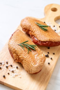 taze çiğ duck meme