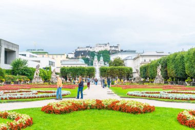 Salzburg, Avusturya - 30 Ağustos 2018: Mir yürüyüş turist