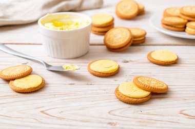 tereyağı krema ile çerezleri