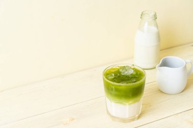 Buzlu matcha yeşil çay kahve