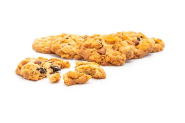 Mısır gevreği, kuru üzüm ve bademli ev yapımı kurabiyeler.