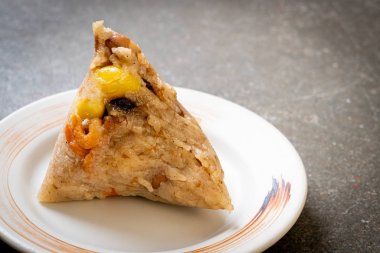  yapışkan pirinç hamur tatlısı