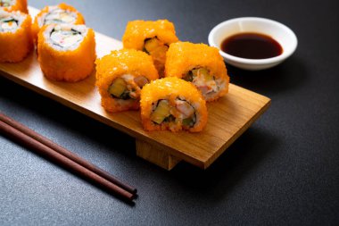 suşi roll maki