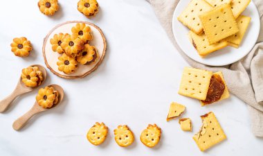 ananas reçel ile bisküvi