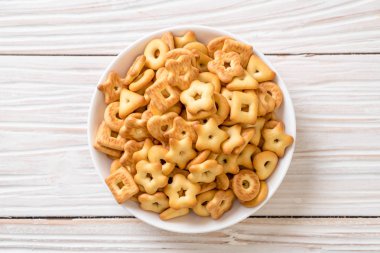 kahve ile bisküvi kraker