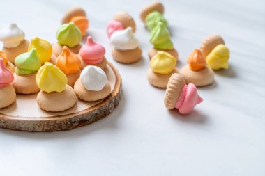 renkli şeker ile bisküvi ekmek