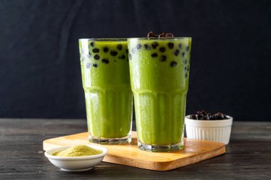 kabarcık ile yeşil çay latte