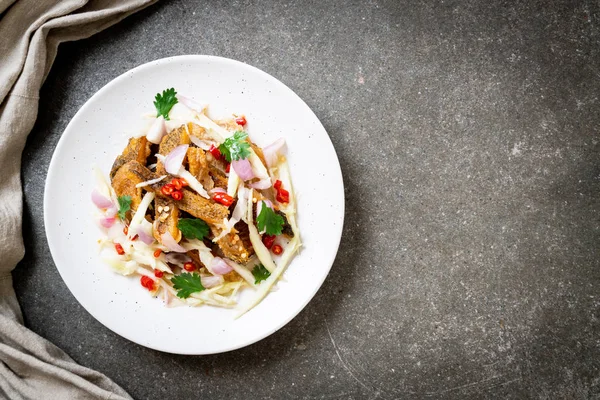 gevrek gurami balığı ile baharatlı salata