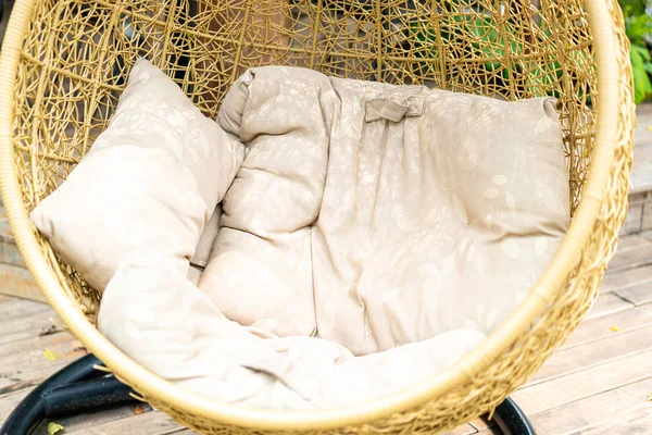 açık veranda hasır salıncak sandalye