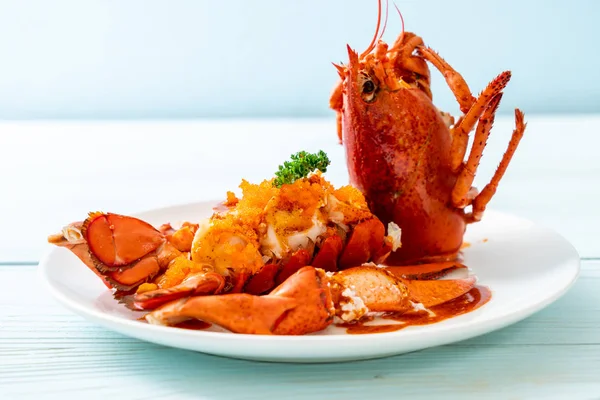 Istakoz kuyruğu biftek sosu ile