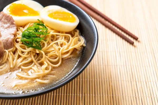 domuz eti ve yumurta ile TONKOTSU ramen erişte
