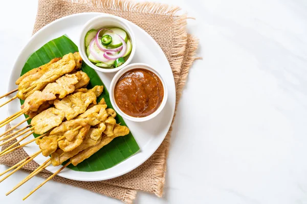 Pork satay - Grilled pork served with peanut sauce or sweet and — Stock Photo, Image