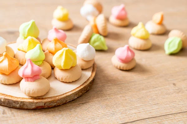 renkli şeker ile bisküvi ekmek