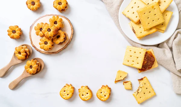 ananas reçel ile bisküvi