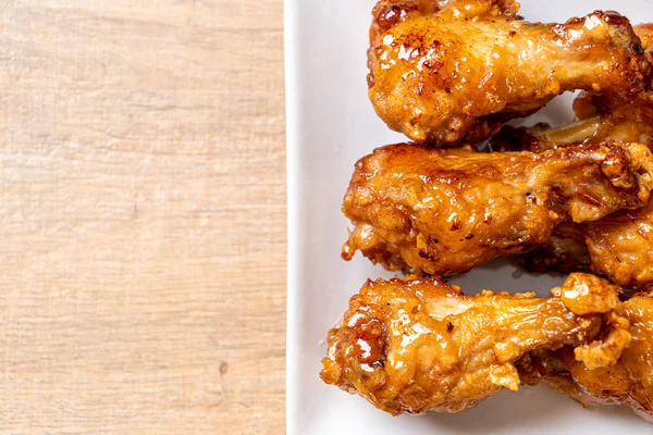 Soslu kızarmış tavuk.