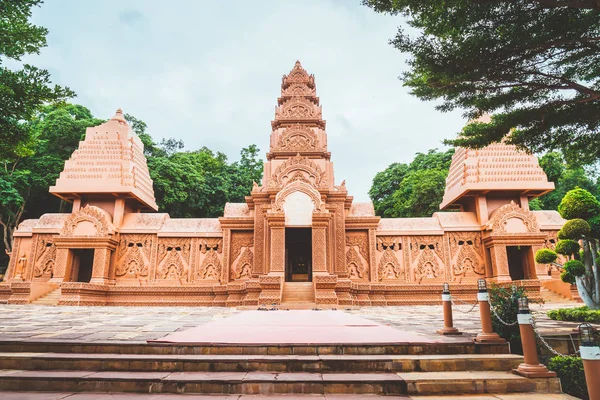 Wat Tham Phu Wa, Kanchanaburi, Thail'de güzel mimari