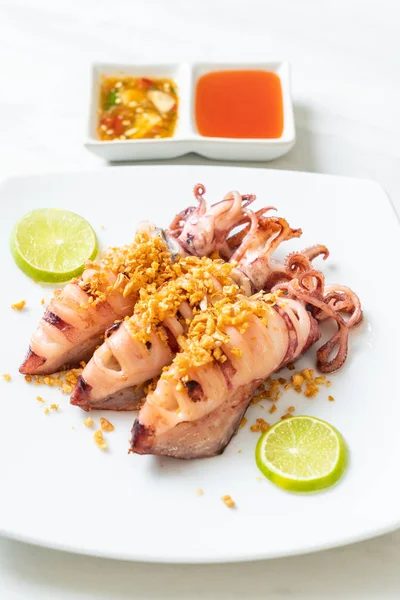 Calamari fritti con aglio — Foto Stock