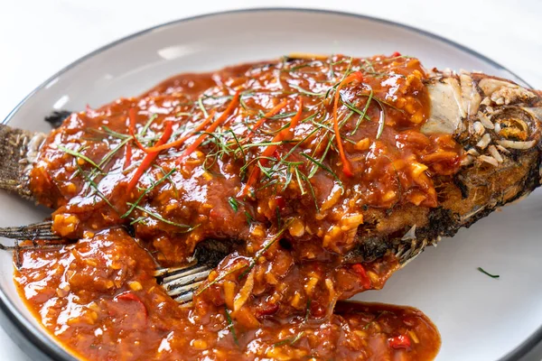 Chili soslu kızarmış balık