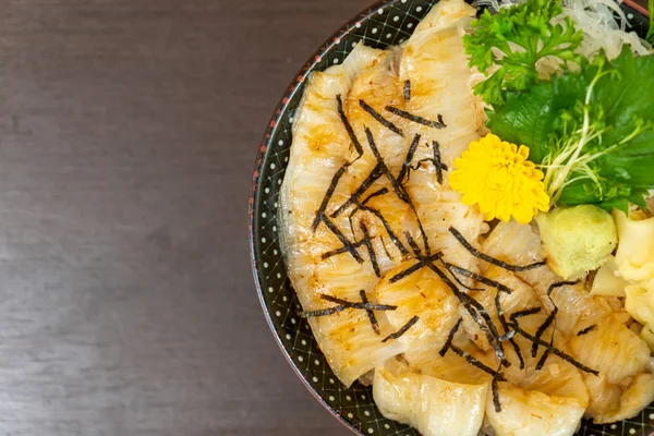 engawa pirinç kase (donburi tepesinde)