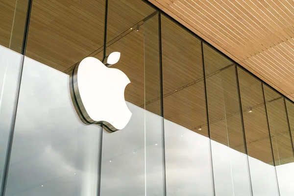 Bangkok, Tayland-Temmuz 17, 2019: Apple ıconsiam 'da Apple logosu