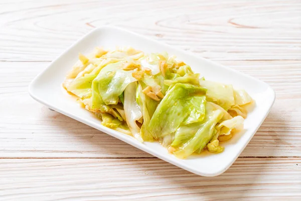 Balık soslu tavada kızartılmış lahana