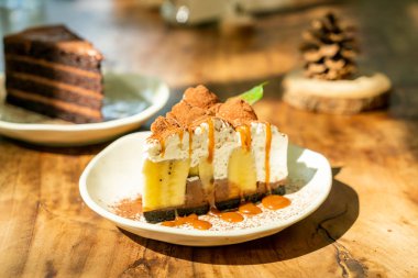 Karamel ile Banoffee Kek