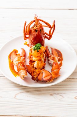 Istakoz kuyruğu biftek sosu ile