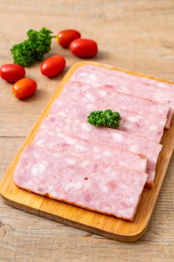 dilimlenmiş domuz pastırması Barbekü