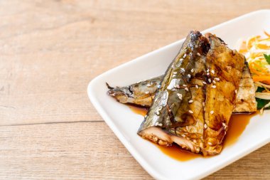 Teriyaki soslu ızgara Saba balık biftek