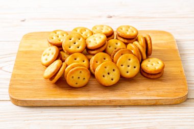 ananas reçel ile bisküvi