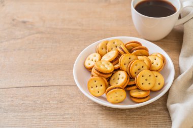 ananas reçeli ile bisküvi