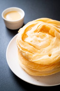 Kızarmış gevrek roti hamur