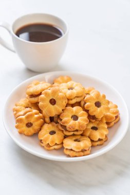 ananas reçeli ile bisküvi