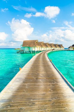 plaj ve deniz ile tropikal Maldivler tatil otel ve ada