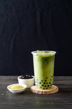 kabarcık ile yeşil çay latte