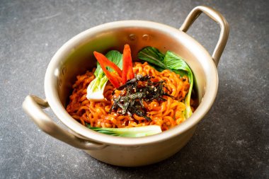 sebze ve kimchi Koreli anlık erişte