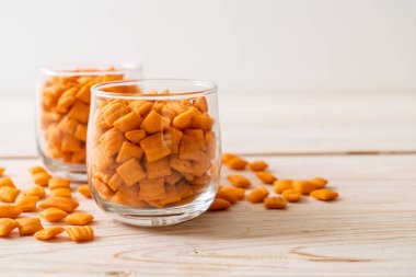 sarımsak bisküvi ekmek çubuğu