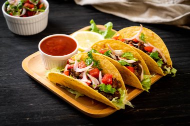 et ve sebze ile tacos 