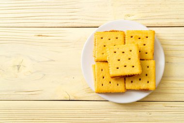 ananas reçeli ile peynirli bisküvi