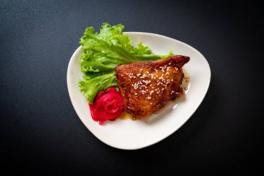 teriyaki soslu ızgara tavuk biftek